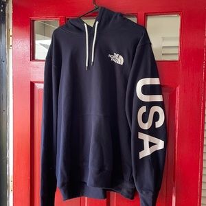 *NEW* The North Face Navy Hoodie